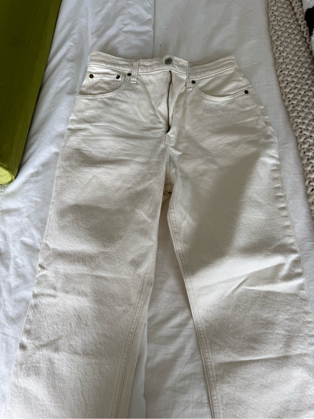 Abercrombie the 90s Straight ultra high-rise Cream Jeans - Size 6 SHORT